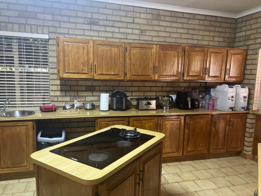 5 Bedroom Property for Sale in Potchefstroom South North West